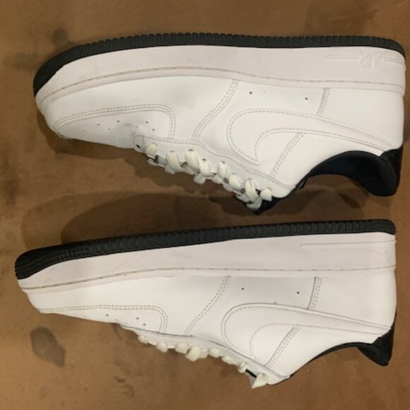 Nike Air Force One Men's Leather Sneaker - Picture 6 of 9